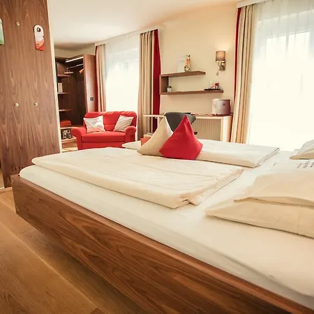 Rosenvilla Hotel 4*