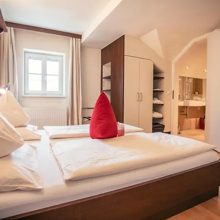 Rosenvilla Hotel 4*
